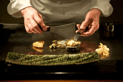 【鉄板焼コース／ある日のお料理一例】お料理は時季で内容を変更するため、写真は一例です。当日のお料理を確約するものではございませんので、ご了承願います。