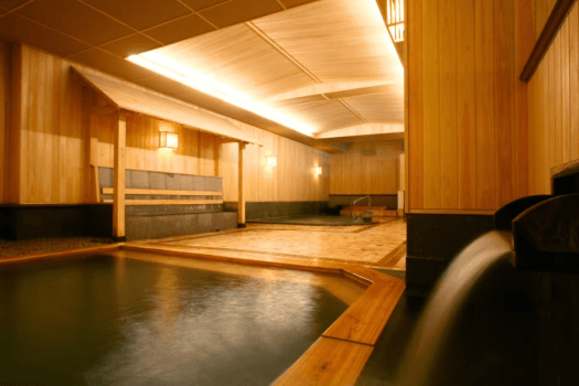 【大浴場／桂木乃湯】ご利用時間：13:00～深夜3:00、翌5:00～10:00 （男女入替え制）、サウナ 15:00～22:00