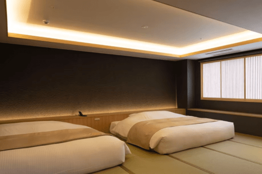 [Room "Matsukaze" (120 square meters) with hot spring and reclining bath on the city side] / Bedroom