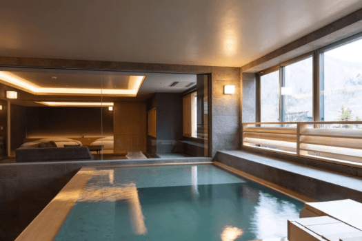 [Matsukaze guest room (120 square meters) with hot spring and reclining bath facing the town]/The guest room bath uses 100% natural hot spring water, allowing you to enjoy a private bath 24 hours a day.