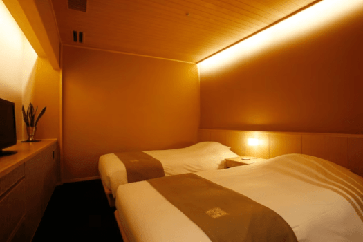 [Example of a Japanese-Western twin room with a panoramic bath (60 square meters)] This is a twin bedroom. Please enjoy a relaxing sleep.