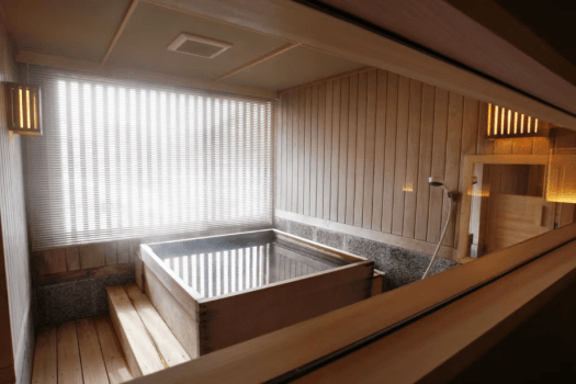 [Example of a Western-style room (60 square meters) with a panoramic bath] This room is equipped with a panoramic bath with natural hot spring water.