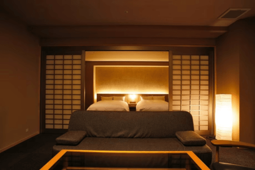 [Example of a twin room (60 square meters) with an indoor cypress bath] Chic furnishings and soft lighting create a relaxing space.