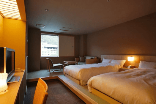 [Example of a twin room (45 square meters) with an indoor cypress bath] Chic furnishings and soft lighting create a relaxing space.