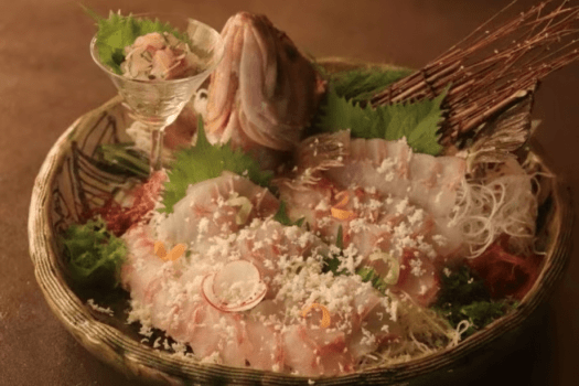 【ソイのお造り】艶のある身に、すりおろした「山わさび」がまるで雪のように映えます。