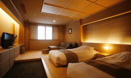 【展望風呂付和洋室（90平米）一例】ゆったりとした二間のお部屋でございます。