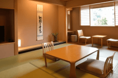 【展望風呂付和室（45平米）一例】足を伸ばしておくつろぎくださいませ。