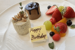 「ハレとケ洋菓子店」の小さなケーキ小晴（こはれ）&メッセージ付きデザートプレートイメージ