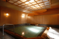 [Large public bath/Hisen-no-yu] The spacious space features six baths of various sizes, including a jacuzzi and an open-air bath, as well as a sauna.