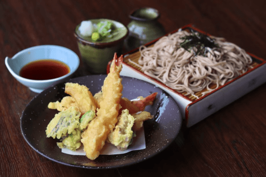 【十割そば定食】天ざるそば以外に、小鉢、茶碗蒸し、お刺身が付きます。