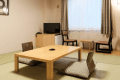 【和室一例】ご家族、親しい方とお過ごしいただくのにおすすめのお部屋です（写真は一例です。当日のお部屋を確約するものではございませんのでご了承願います）。
