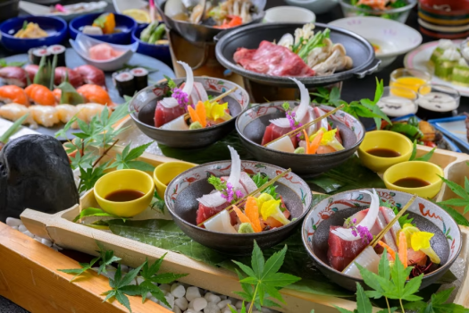 【夕食ビュッフェ】日本海の新鮮なお造りや、板前が握るお寿司をお楽しみください。