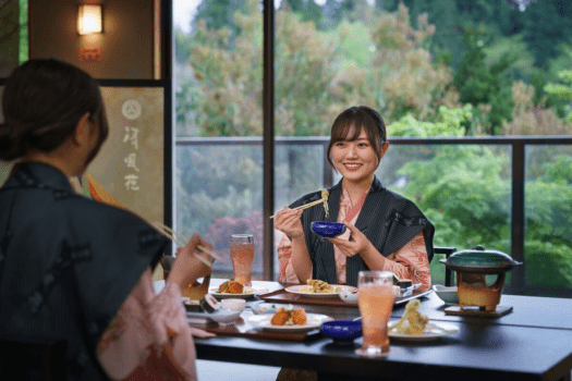 夕食ビュッフェ会場は&ldquo;和&rdquo;を基調としたお座敷ダイニング。