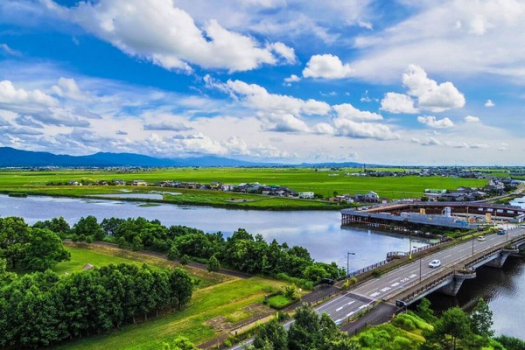 【福島潟】お車15分。水生・湿性植物や野鳥の宝庫として有名な田園です。展望台からの眺めは最高です。 【福島潟】お車15分。水生・湿性植物や野鳥の宝庫として有名な田園です。展望台からの眺めは最高です。
