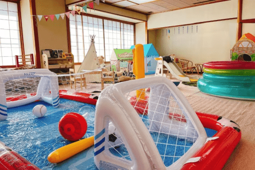 【キッズプレイルーム】かわいい遊具やおもちゃがずらり！雨の日も思い切り遊べるキッズプレイルームです！