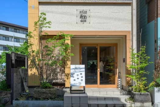 【新潟甘味 和】当宿より徒歩6分。全国のカワイイ和菓子が集まる和菓子のセレクトショップ。併設カフェではわらび餅ドリンクやお抹茶体験も。 【新潟甘味 和】当宿より徒歩6分。全国のカワイイ和菓子が集まる和菓子のセレクトショップ。併設カフェではわらび餅ドリンクやお抹茶体験も。