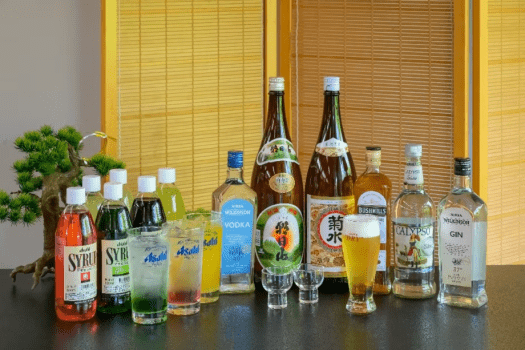 アルコールドリンクバーでは定番の焼酎、ウイスキー、ジン、日本酒も豊富にご用意。