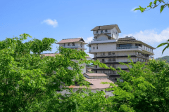 自然豊かな月岡温泉街に位置するホテル清風苑