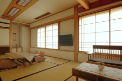 【平安亭“ピュア”和室】木のぬくもりがテーマの、自然素材にこだわった客室です。