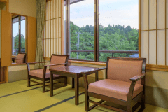 【平安亭和室12畳】山々の眺望豊かな、平安亭スタンダード和室です。