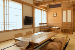 【平安亭“ピュア”和室】角部屋に位置する12.5畳の和室。自然素材にこだわった“ピュア”な客室です。