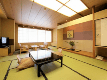 【雅亭 大きい和室16畳】家族旅行やグループ旅行におすすめの、16畳和室です。