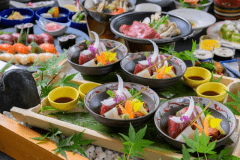 【夕食ビュッフェ】日本海の新鮮なお造りや、板前が握るお寿司をお楽しみください。