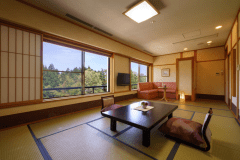 【平安亭和室 角部屋12.5畳】角部屋に位置する、静かで眺望豊かなお部屋です。