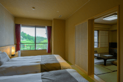 【雅亭コンフォート和洋室】独立したベッドルームはお連れ様に気兼ねなくゆっくりお休みいただけます。