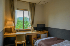 【末広亭シングルルーム】一人旅やビジネスも快適に。シモンズ社製ベッドを備えた12平米シングル客室です。