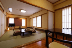 【平安亭ダイニング付和室51平米】12畳和室と4.5畳ダイニングを備えたくつろぎのお部屋です