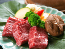 ◆おおいた和牛の陶板焼き◆世界で高い評価を受けるおおいた和牛を、最も美味しい食べ方の岩塩で♪