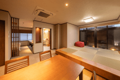 伝統とモダンが調和した、露天風呂付き和洋室で特別なひとときを。