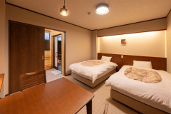 二人の世界を満喫、露天風呂付きツインで特別な体験。
