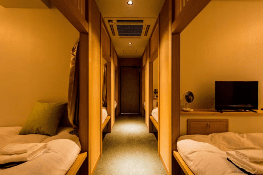 [Capsule "Hatagononaka"] There is no restroom in the room, so please use the public restroom (located on the same floor or the first floor).