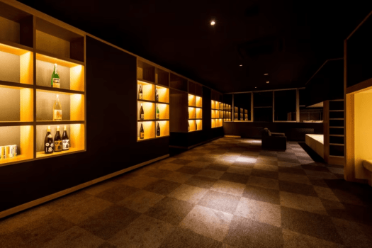 【SAKEラウンジ】煌びやかで豪華絢爛なものはありませんが、 どこか落ち着く、そんな場所を目指しております。