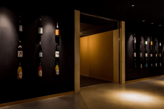 【SAKEラウンジ】料理との相性だけではなく、作り手や酒のストーリーを交えて少し変わった切り口でお酒をご紹介できればと思っております。