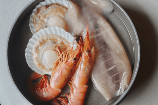 仲間とわいわいBBQ。お肉の他、魚貝もお愉しみいただけます。