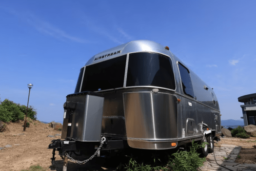 【エアストリーム】アメリカを代表する高級キャンピングトレーラー「エアストリーム」が、山口県に初上陸。