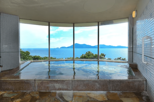 【悠久の湯／オーシャンビュー展望大浴場】山口県でも知る人ぞ知る、美肌の湯。果てしなく広がる海を眺めながら、心ゆくまでまったりと癒される静かな秘湯です。