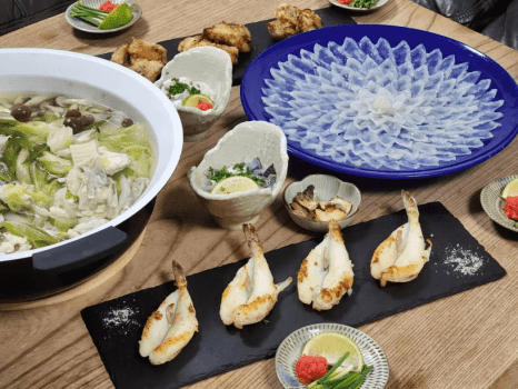 【とらふくのフルコースイメージ】山口を代表する冬の美味、とらふく。ふくづくしの贅沢な料理が織り成す至福の饗宴に、自然と笑みがこぼれるひとときを。繊細な旨味と豊かな食感――その一皿ごとに、特別な季節の喜びが広がります。