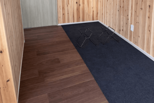 【サイクリング】自転車の屋内保管ができ安心してご滞在いただけます。室内に4～6台、それ以上は屋根付きの駐輪場をご案内いたします。