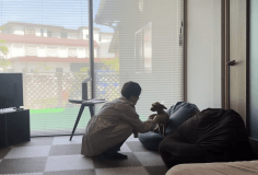 ペットプレンドリールーム《ひだまり》：ご家族やカップルの滞在にも最適。ペットと一緒に過ごす穏やかなひととき。思い出に残る旅を楽しめる柔らかな空間です。