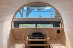 【長門初｜プライベートバレルサウナ】海と空を望む特等席で&ldquo;ととのう&rdquo;ひととき。木の香りに包まれたオーシャンビューバレルサウナで、静かな熱と開放感を味わえます。