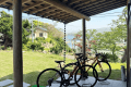 【サイクリング】自転車の屋内保管ができ安心してご滞在いただけます。室内に4～6台、それ以上は屋根付きの駐輪場をご案内いたします。