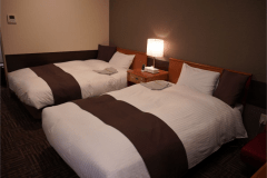 ２名様のご利用で、より贅沢な時間を過ごしたいお客様に。ご希望により、トリプルルームとしてご利用いただくこともできます。