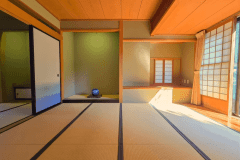 景観なし【二間和室】10畳＋8畳（ベッド仕様/バスなし）5名様まで利用可能でグループ旅に最適。