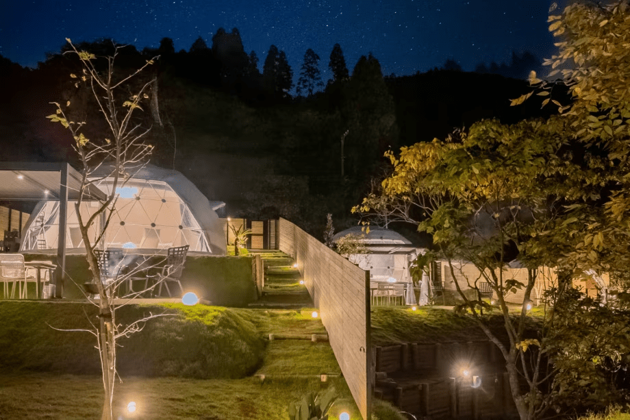 ＜simple stay＞小川のせせらぎと緑に包まれる、癒しのリバーサイドステイ