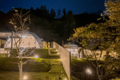 ＜simple stay＞小川のせせらぎと緑に包まれる、癒しのリバーサイドステイ