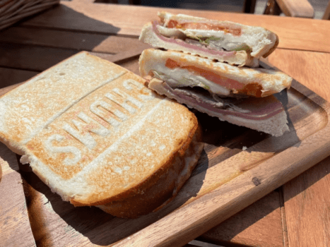 朝食　ホットサンド